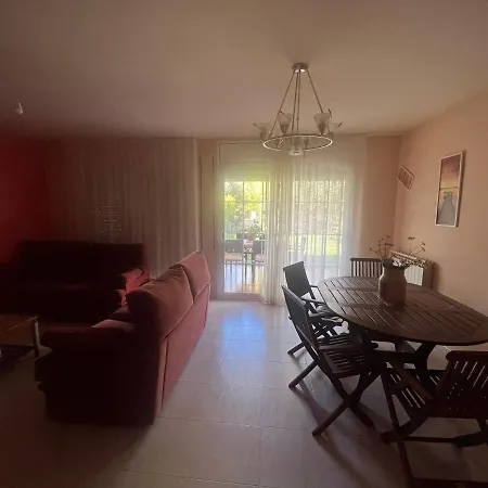Casa Grande Con Gran Jardin Privado