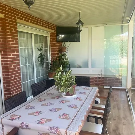 Casa Grande Con Gran Jardin Privado
